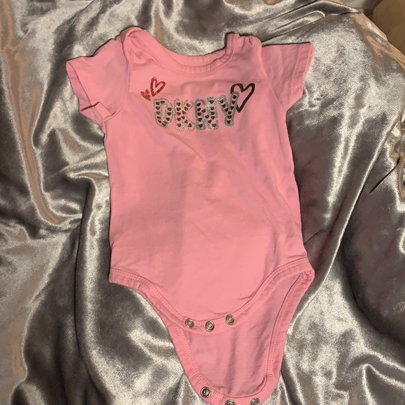 DKNY 3 -6 month Baby girl onesie pink - Picture 6 of 8